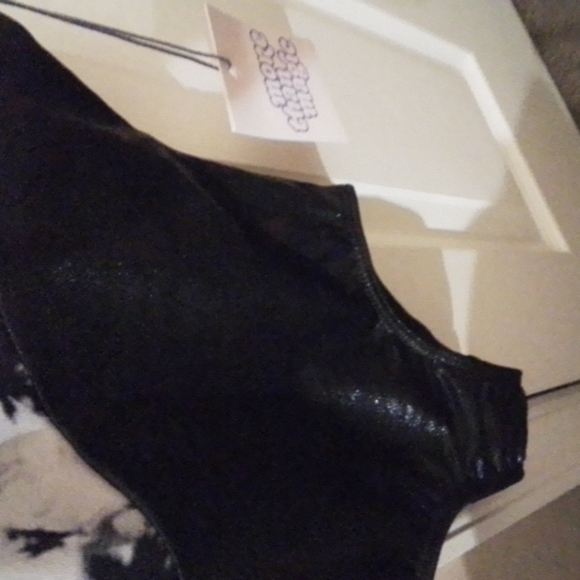 Cute little girls swimsuit with a shimmer look. NWT - Picture 4 of 6